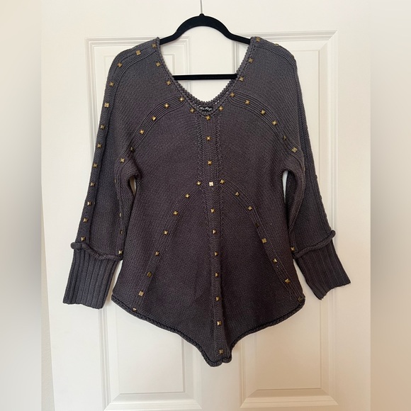 Women’s Knit Sweater - Picture 1 of 6